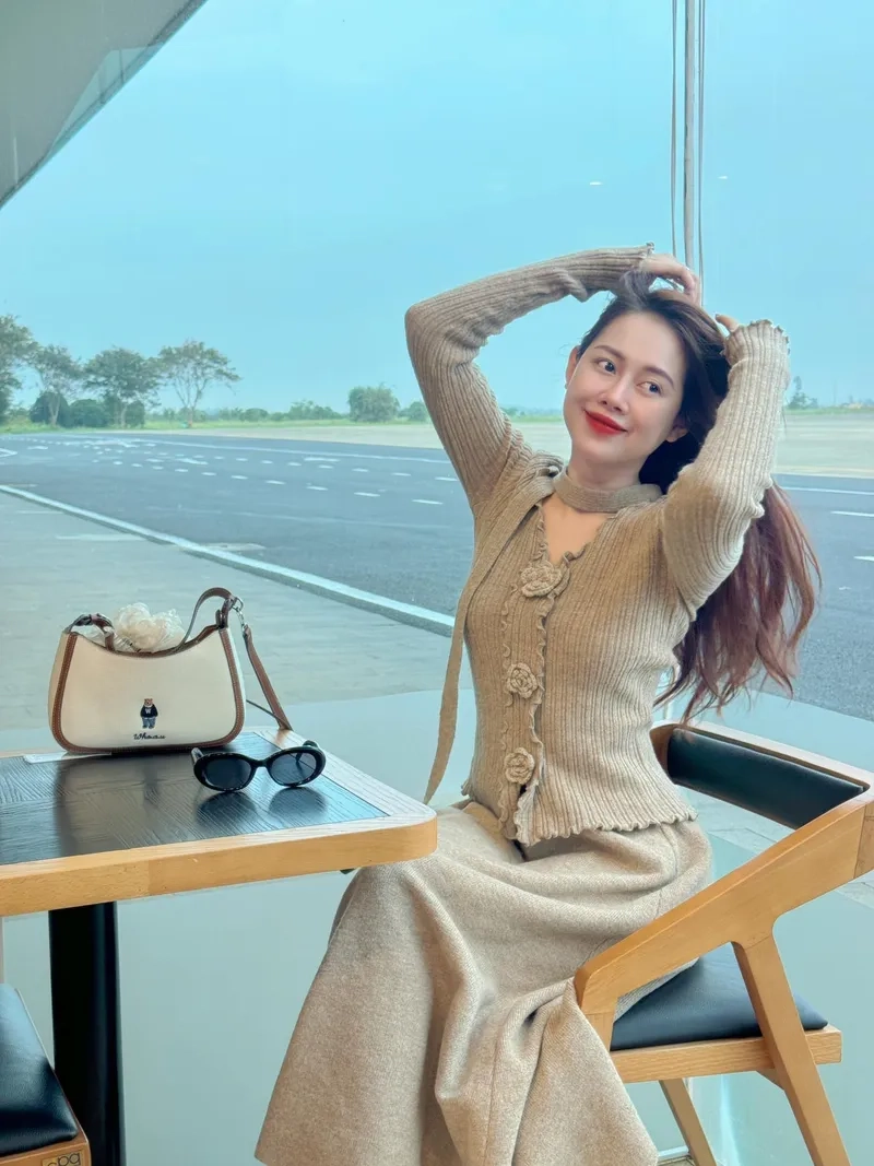 Việt Phương Thoa đi ăn vui vẻ qua ảnh ẩm thực hấp dẫn