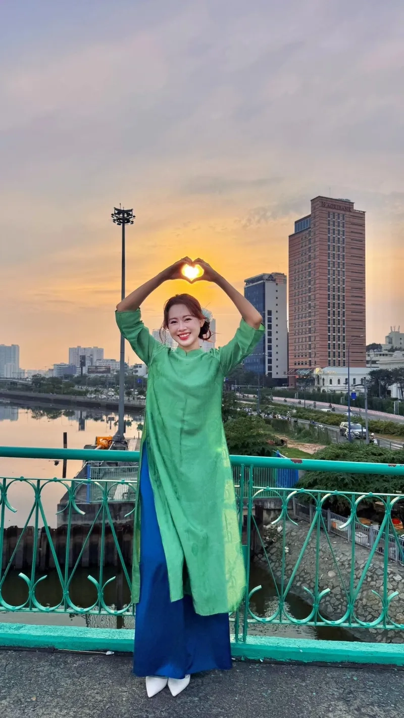 Việt Phương Thoa phốt qua ảnh giải đáp tin đồn hài hước
