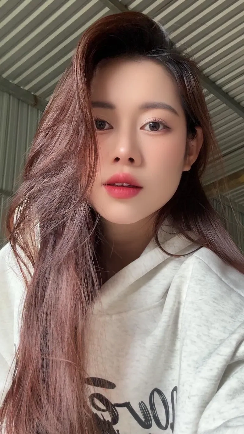 Việt Phương Thoa đóng phim qua ảnh hậu trường chuyên nghiệp