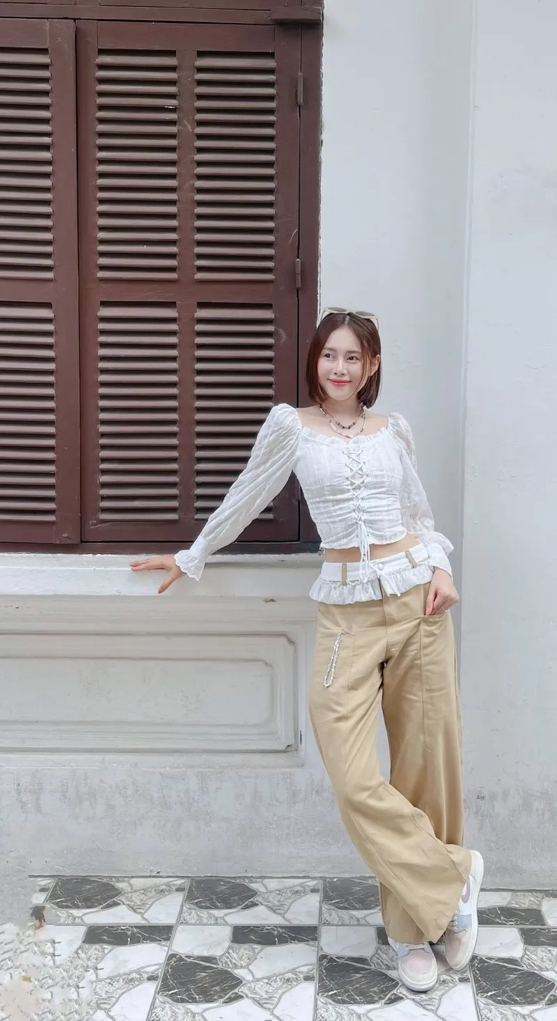 Hình ảnh của Việt Phương Thoa qua ảnh phong cách thời trang