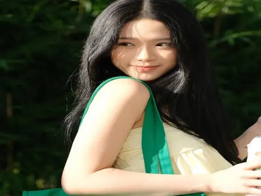 Linh Ka trở thành tâm điểm với những ảnh ấn tượng