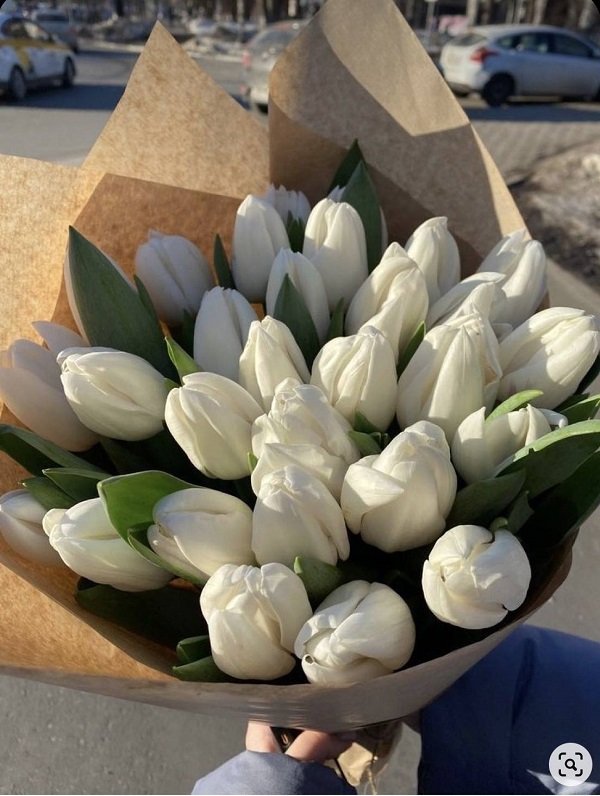 Hình ảnh bó hoa Tulip trắng đẹp cho cô dâu 2